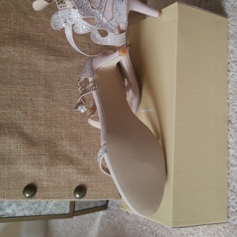 Shoes - Picture 2 of 4